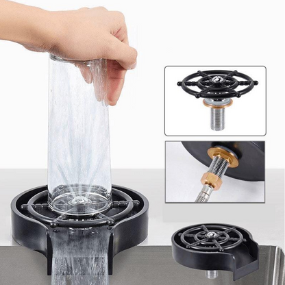 Rinçage d’un grand verre avec GlassClean noir, accompagné de vues du mécanisme et du raccordement